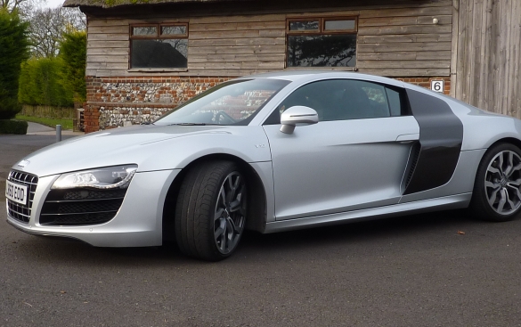 Audi R8 5.2 quattro 2dr 4WD Huge Spec. options cost over £17k