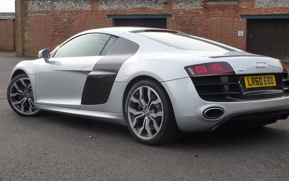 Audi R8 5.2 quattro 2dr 4WD Huge Spec. options cost over £17k
