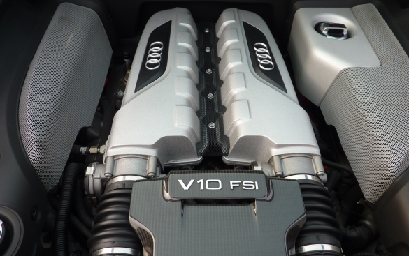 Audi R8 5.2 quattro 2dr 4WD Huge Spec. options cost over £17k